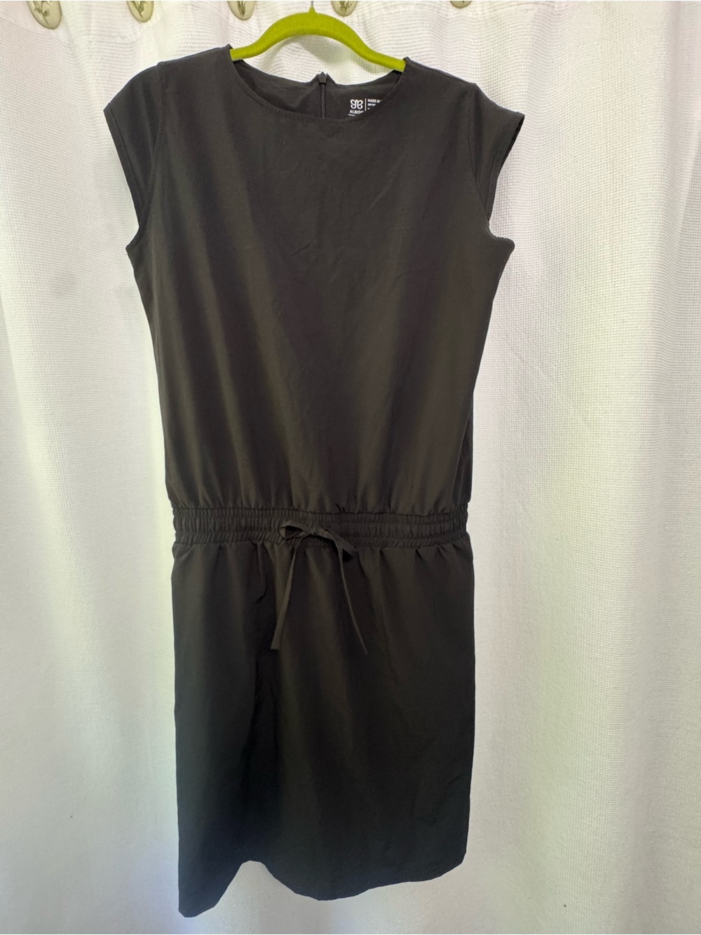Albion Black Athletic Dress Size Medium Cinched Waist Stretch Minimalist